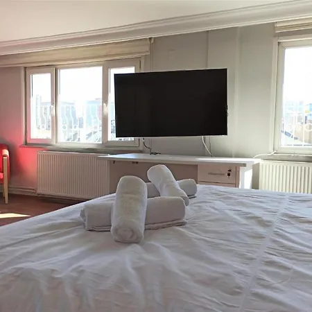 2br Family House With Terrace איסטמבול